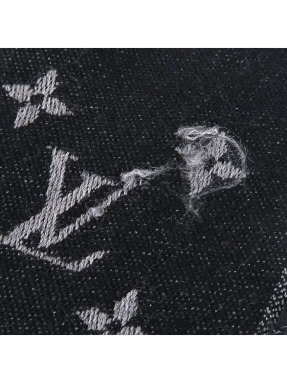 Louis Vuitton Etole Monogram Line Scarf